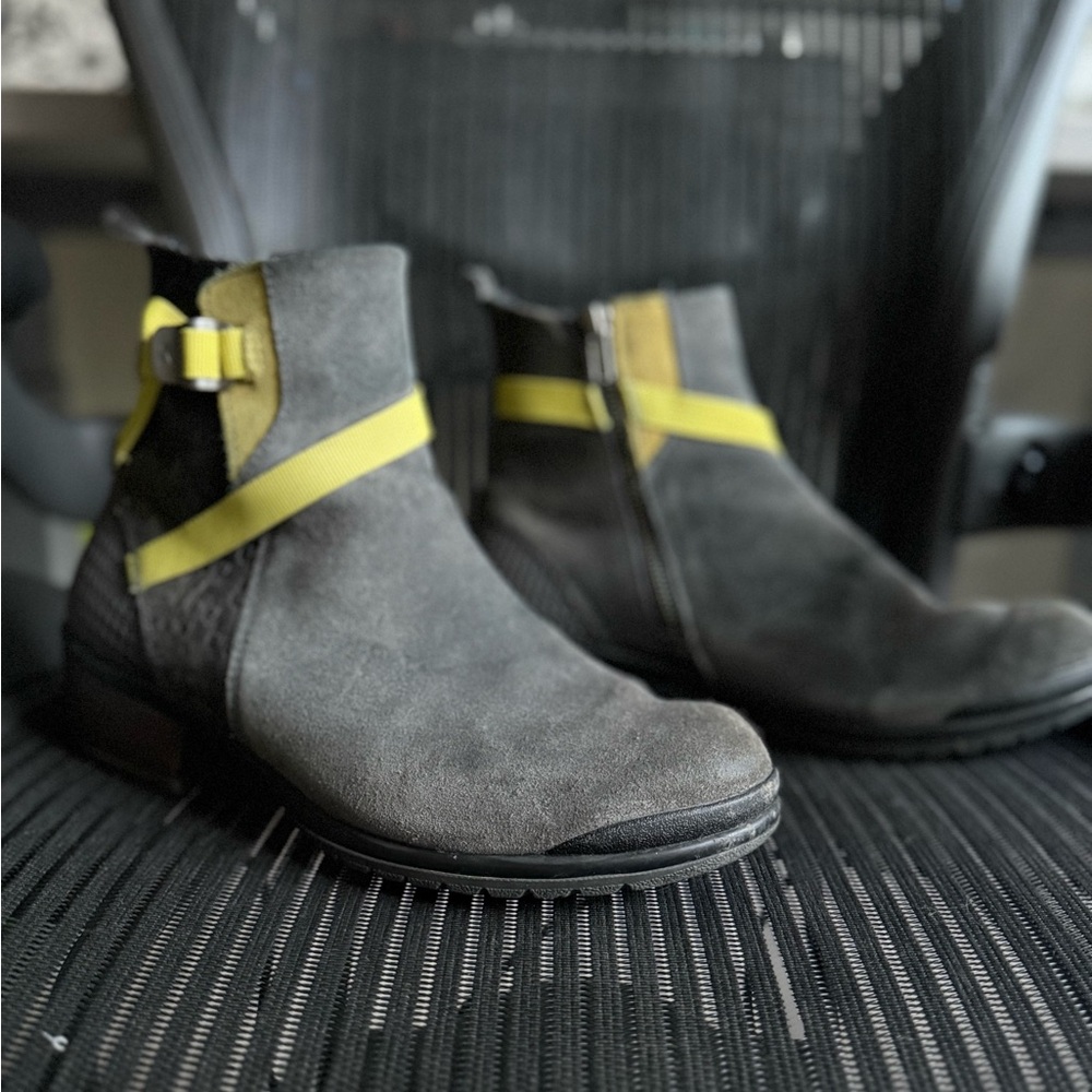 Keen Gray and Yellow Women's Boots